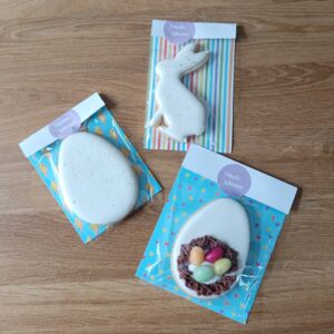 oeuf et lapin recouvert de glacage